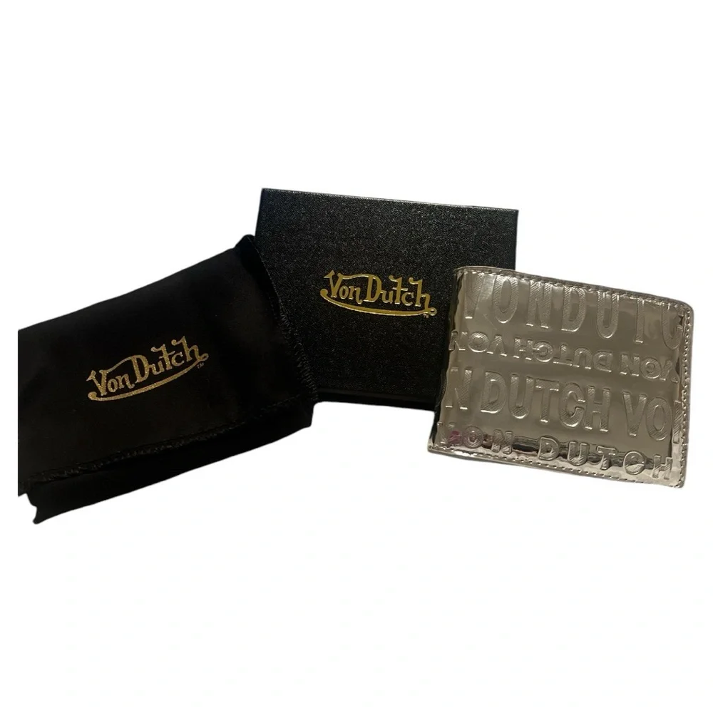 Von Dutch Silver Reflective Mens‎ Bifold Wallet w/ Dust Bag and Box!! NEW/NWT!🩶